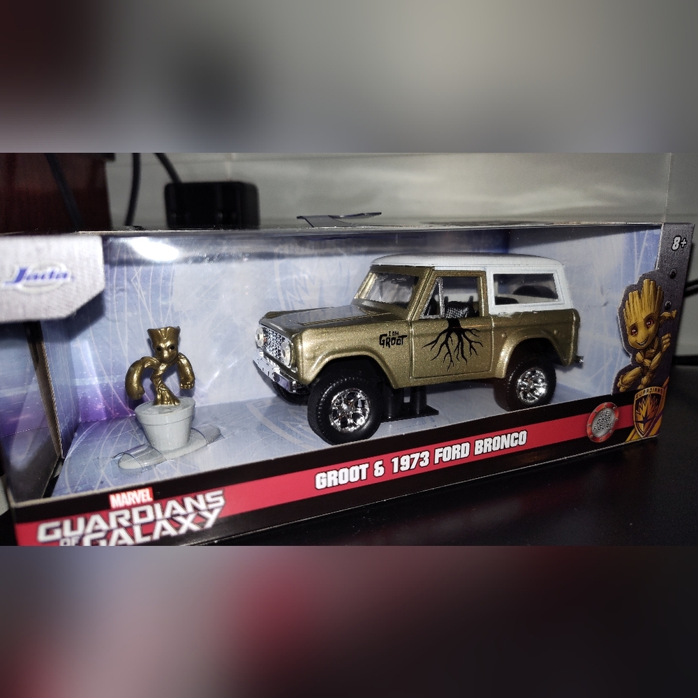 Guardians of the Galaxy Groot & 1973 Ford Bronco Doe cast Vehicle set.